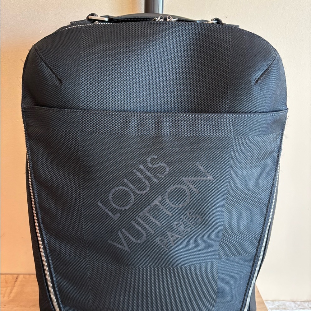 Authentic Louis Vuitton carry on suitcase - Picture 2 of 10